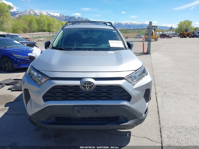 Toyota RAV4 LE 2019 JTMF1RFV4KD034386 Image 13