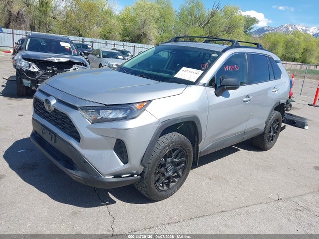 Toyota RAV4 LE 2019 JTMF1RFV4KD034386 Image 2