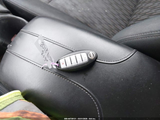 44739131 :رقم المزاد ، 5N1AT2MV2JC758432 vin ، 2018 Nissan Rogue Sv مزاد بيع