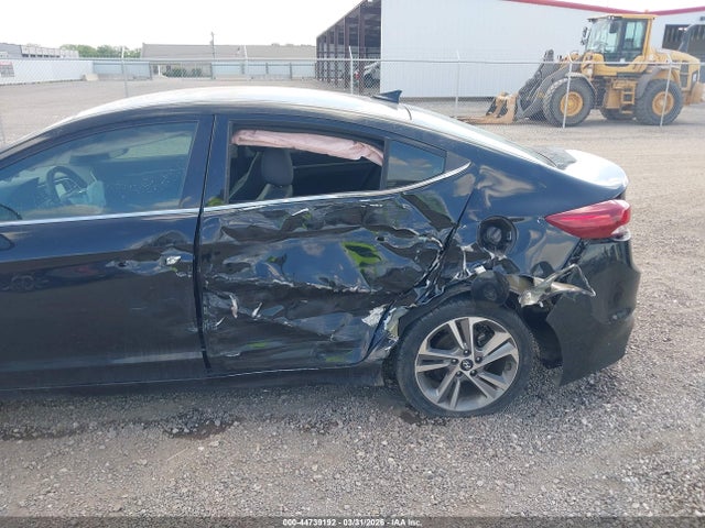 44739192 :رقم المزاد ، 5NPD84LF4HH087255 vin ، 2017 Hyundai Elantra Limited مزاد بيع