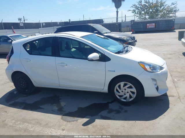 JTDKDTB36F1586020 Toyota Prius C One