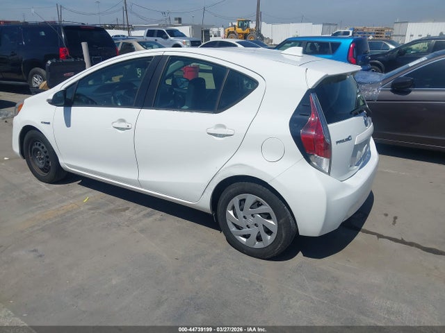 JTDKDTB36F1586020 Toyota Prius C One