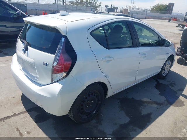 JTDKDTB36F1586020 Toyota Prius C One