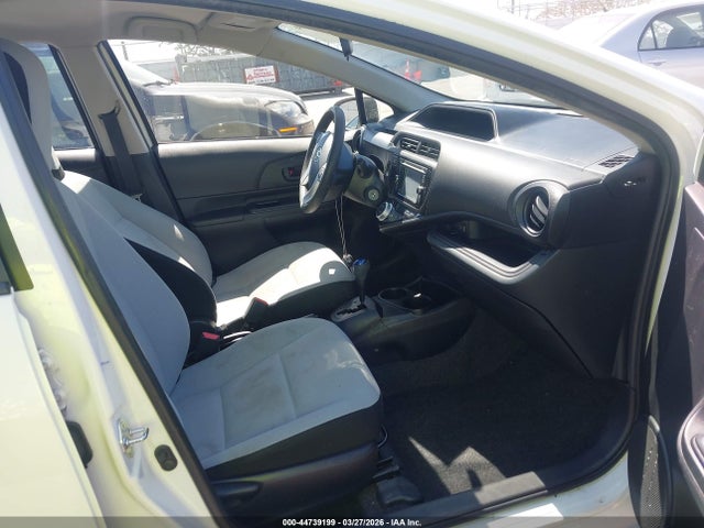 JTDKDTB36F1586020 Toyota Prius C One