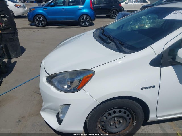 JTDKDTB36F1586020 Toyota Prius C One