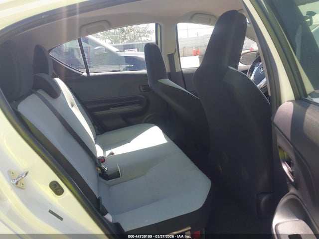 JTDKDTB36F1586020 Toyota Prius C One