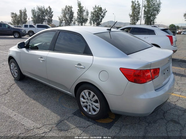 2010 KIA FORTE KNAFU4A2XA5293235 Photo 2