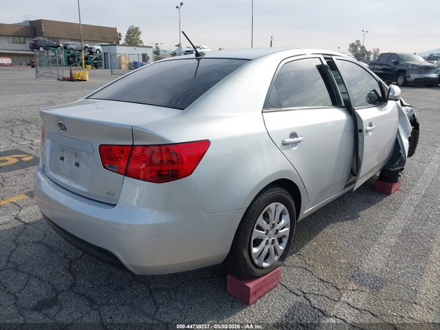2010 KIA FORTE KNAFU4A2XA5293235 Photo 3