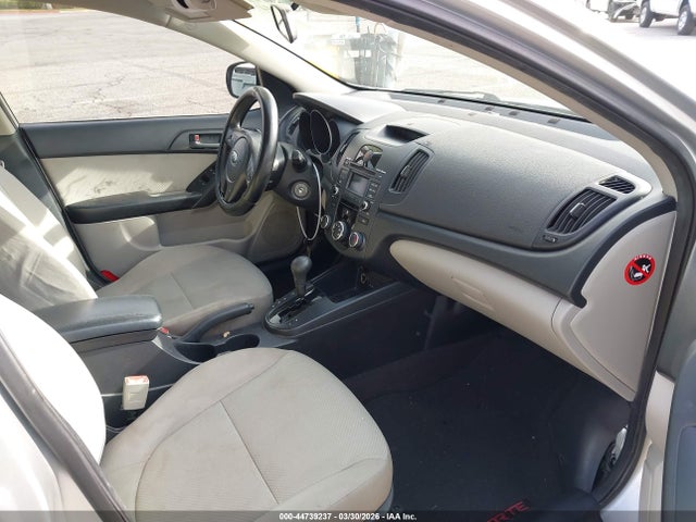 2010 KIA FORTE KNAFU4A2XA5293235 Photo 4