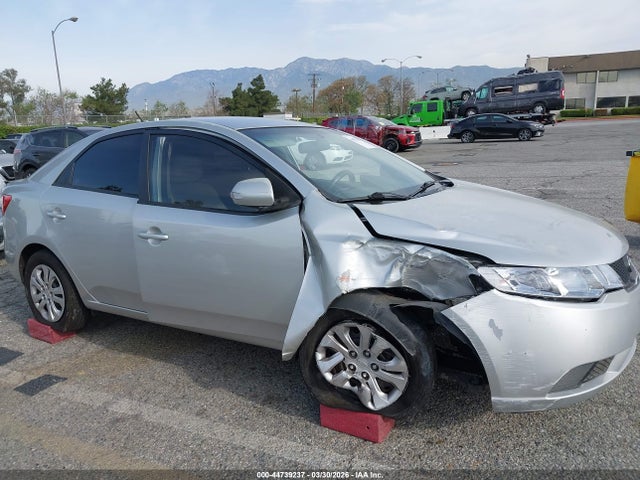 2010 KIA FORTE KNAFU4A2XA5293235 Photo 5