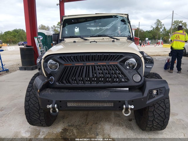 44739241 :رقم المزاد ، 1J4BA5H13BL632308 vin ، 2011 Jeep Wrangler Unlimited Sahara مزاد بيع