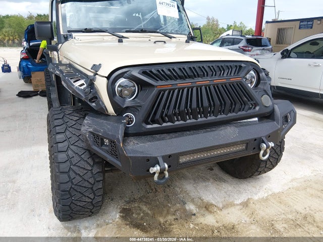 44739241 :رقم المزاد ، 1J4BA5H13BL632308 vin ، 2011 Jeep Wrangler Unlimited Sahara مزاد بيع