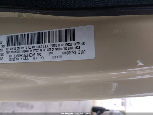 44739241 :رقم المزاد ، 1J4BA5H13BL632308 vin ، 2011 Jeep Wrangler Unlimited Sahara مزاد بيع