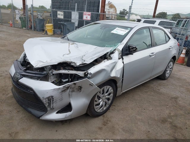 Toyota COROLLA LE 2018 5YFBURHEXJP758971 Image 2