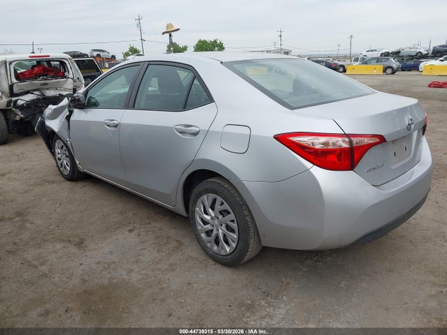 Toyota COROLLA LE 2018 5YFBURHEXJP758971 Image 3