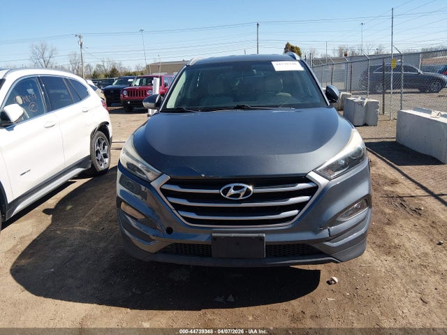 2017 Hyundai Tucson Se მანქანა იყიდება აუქციონზე, vin: KM8J33A45HU462567, აუქციონის ნომერი: 44739348