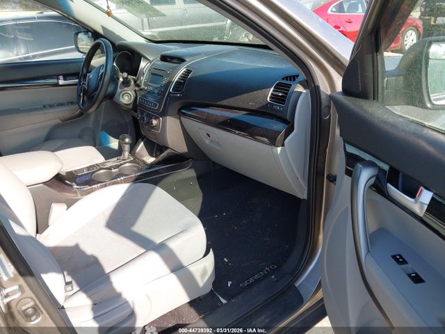Продаж на аукціоні авто 2015 Kia Sorento Lx, vin: 5XYKTCA62FG564420, номер лоту: 44739392