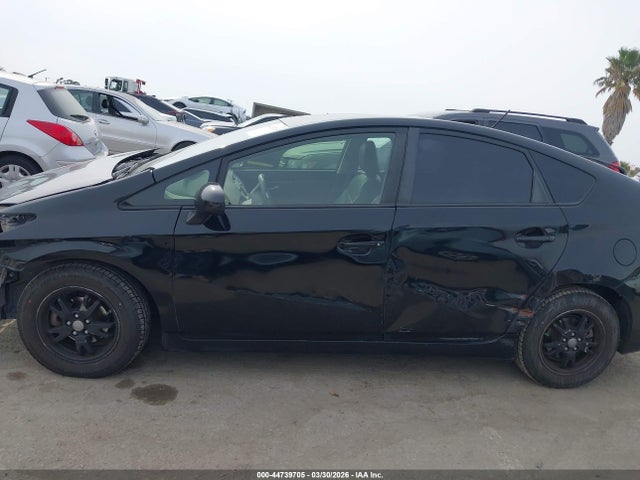 Toyota Prius Two 2014 JTDKN3DU7E1735410 Image 14