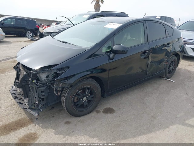 Toyota Prius Two 2014 JTDKN3DU7E1735410 Image 2