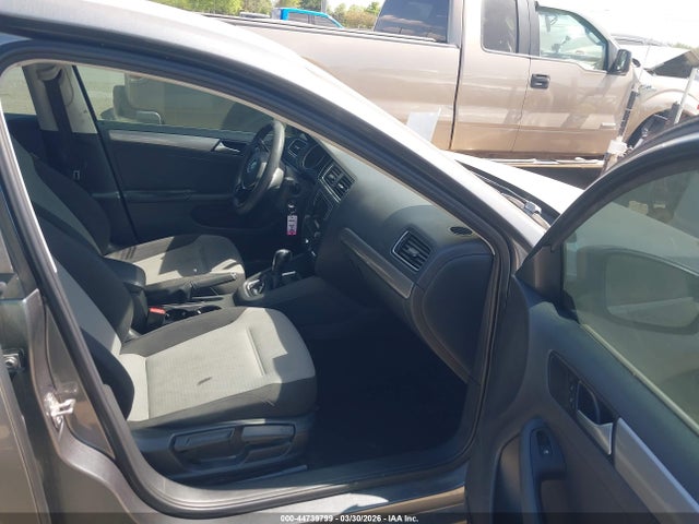 44739799 :رقم المزاد ، 3VW2B7AJ2HM287205 vin ، 2017 Volkswagen Jetta 1.4t S مزاد بيع