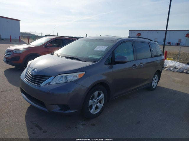 44739891 :رقم المزاد ، 5TDKK3DC5BS100023 vin ، 2011 Toyota Sienna Le V6 مزاد بيع