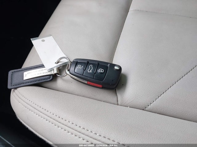 Продажа на аукционе авто 2020 Audi Q3 Premium Plus 45 Tfsi S Line Quattro Tiptronic, vin: WA1EECF39L1027779, номер лота: 44739909