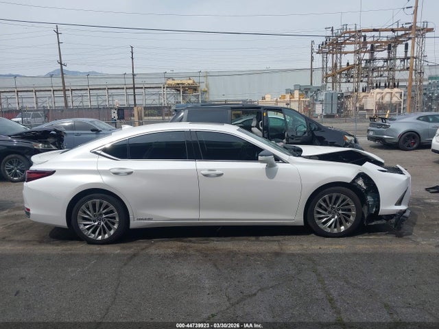 58AEA1C18MU004720 Lexus Es 300h Luxury