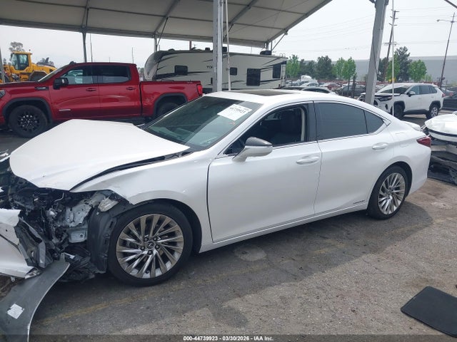 58AEA1C18MU004720 Lexus Es 300h Luxury