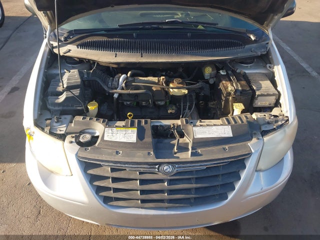 2005 CHRYSLER TOWN & COUNTRY 2C4GP44R65R132333 Photo 9