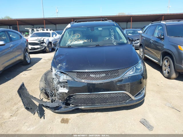 Продажа на аукционе авто 2017 Chrysler Pacifica Touring-l, vin: 2C4RC1BG1HR620906, номер лота: 44740011