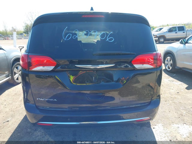 Продажа на аукционе авто 2017 Chrysler Pacifica Touring-l, vin: 2C4RC1BG1HR620906, номер лота: 44740011