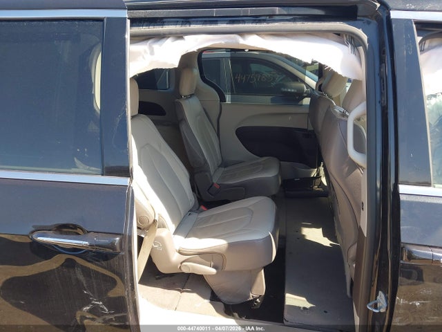 Продажа на аукционе авто 2017 Chrysler Pacifica Touring-l, vin: 2C4RC1BG1HR620906, номер лота: 44740011