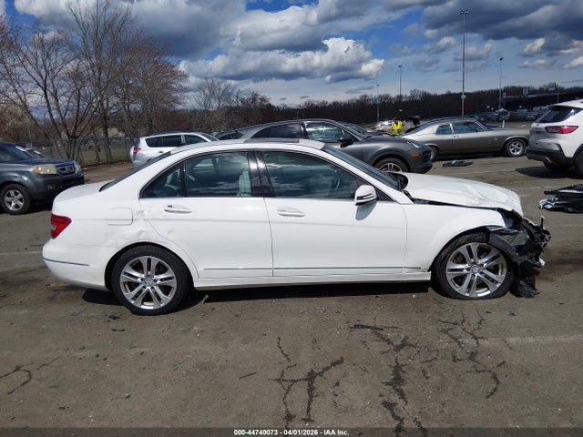 Aukcja sprzedaży 2013 Mercedes-benz C 300 Luxury 4matic, vin: WDDGF8AB5DA805736, numer aukcji: 44740073