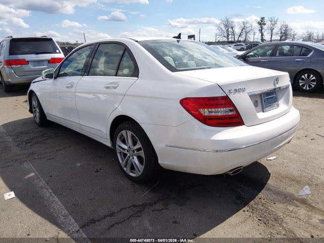 Aukcja sprzedaży 2013 Mercedes-benz C 300 Luxury 4matic, vin: WDDGF8AB5DA805736, numer aukcji: 44740073