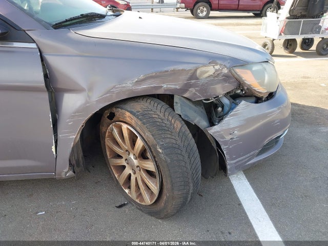 Продаж на аукціоні авто 2013 Chrysler 200 Touring, vin: 1C3BCBEB4DN724437, номер лоту: 44740171