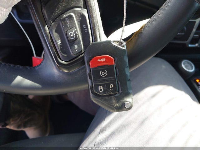 1C4HJXDGXJW125280 Jeep Wrangler Unlimited Sport S 4x4