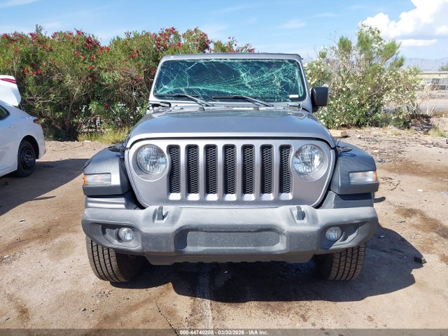 1C4HJXDGXJW125280 Jeep Wrangler Unlimited Sport S 4x4