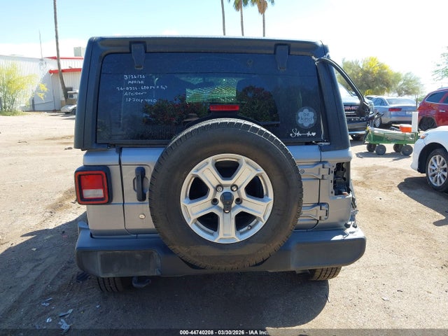 1C4HJXDGXJW125280 Jeep Wrangler Unlimited Sport S 4x4