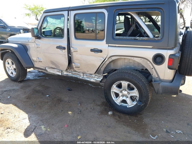 1C4HJXDGXJW125280 Jeep Wrangler Unlimited Sport S 4x4