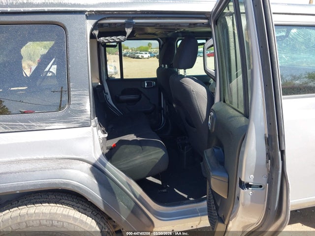 1C4HJXDGXJW125280 Jeep Wrangler Unlimited Sport S 4x4
