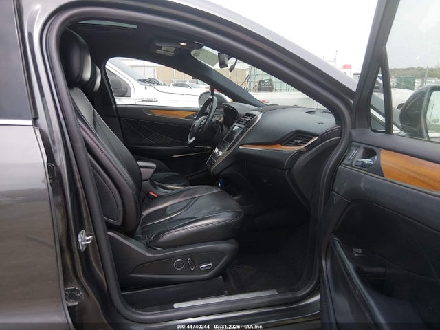 44740244 :رقم المزاد ، 5LMCJ3D95KUL17054 vin ، 2019 Lincoln Mkc Reserve مزاد بيع