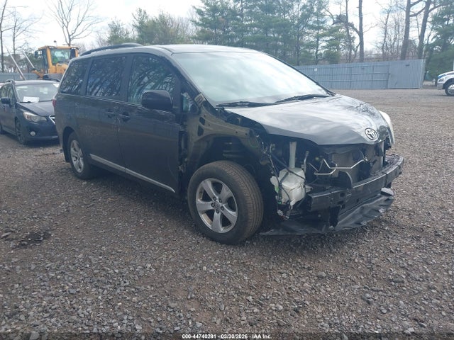 2016 TOYOTA SIENNA 5TDKK3DC8GS755011