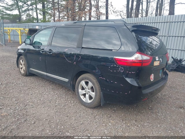 2016 TOYOTA SIENNA 5TDKK3DC8GS755011 Photo 2