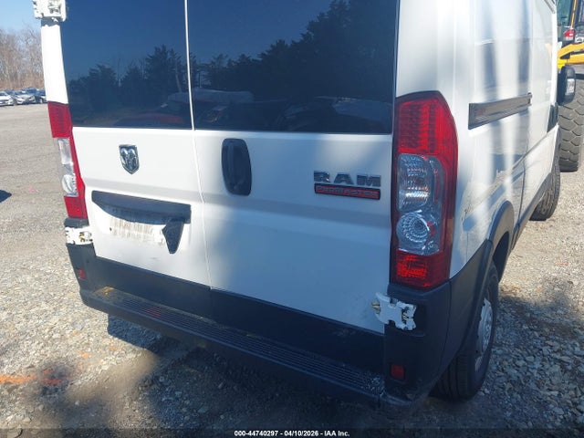 44740297 :رقم المزاد ، 3C6LRVVG1ME555713 vin ، 2021 Ram Promaster 2500 Low Roof 136 Wb مزاد بيع