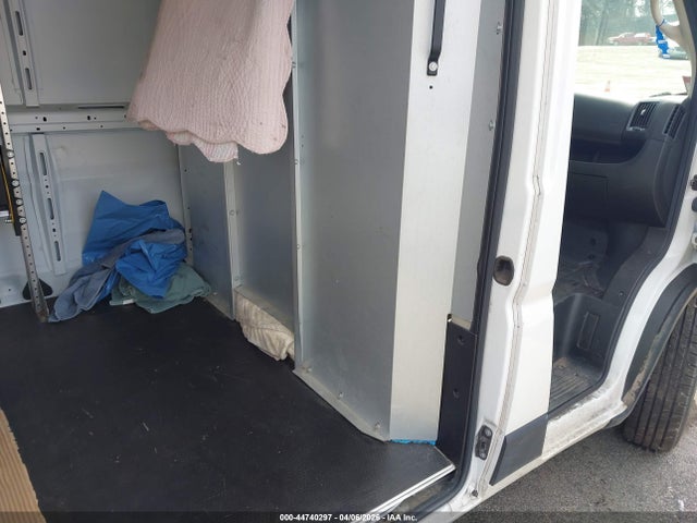 44740297 :رقم المزاد ، 3C6LRVVG1ME555713 vin ، 2021 Ram Promaster 2500 Low Roof 136 Wb مزاد بيع