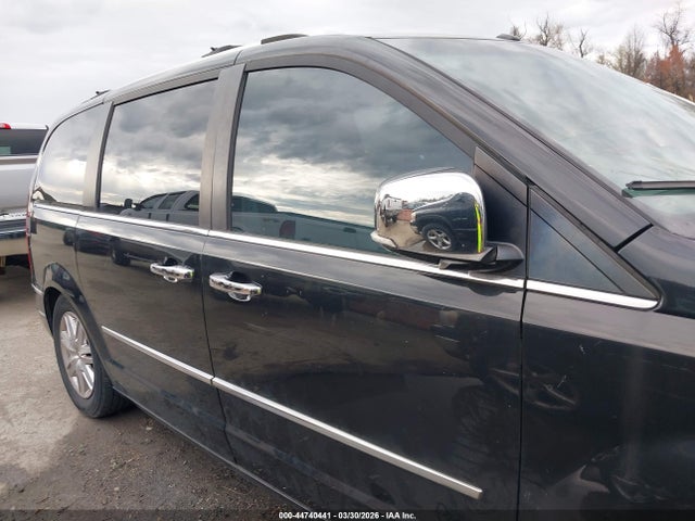 Auction sale of the 2008 Chrysler Town & Country Limited, vin: 2A8HR64XX8R132289, lot number: 44740441