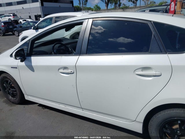 JTDKN3DU8F1974109 Toyota Prius Two
