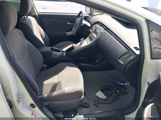 JTDKN3DU8F1974109 Toyota Prius Two