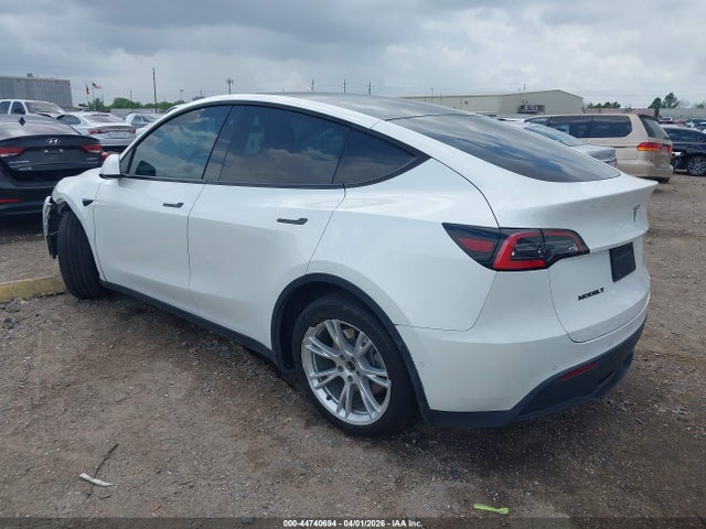 2020 TESLA MODEL Y 5YJYGDEEXLF043616 Photo 2