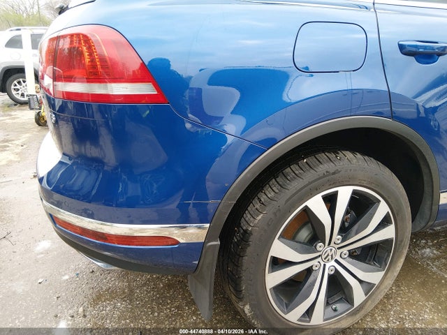 44740888 :رقم المزاد ، WVGRF7BP4HD005937 vin ، 2017 Volkswagen Touareg V6 Wolfsburg Edition مزاد بيع